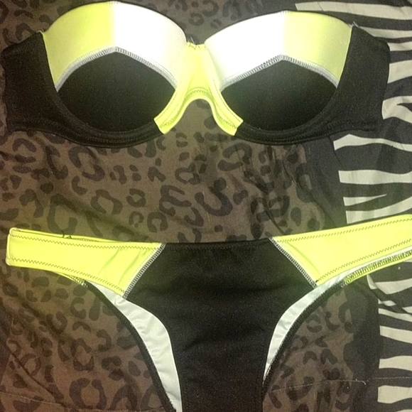 Vitorias Secret Bikini - Picture 1 of 3